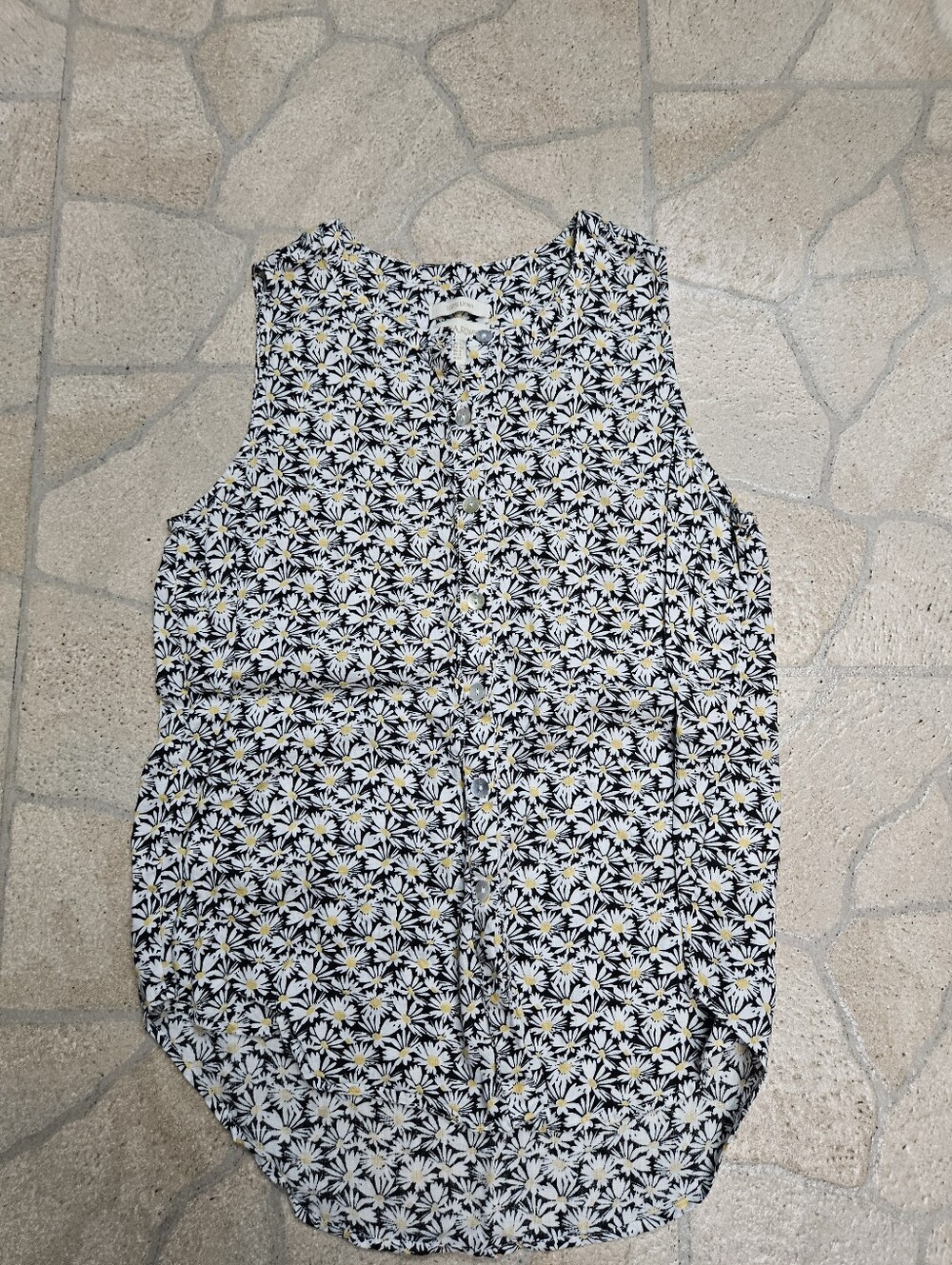 Women’s Sleeveless Daisy-Print Camisole in White and Yellow